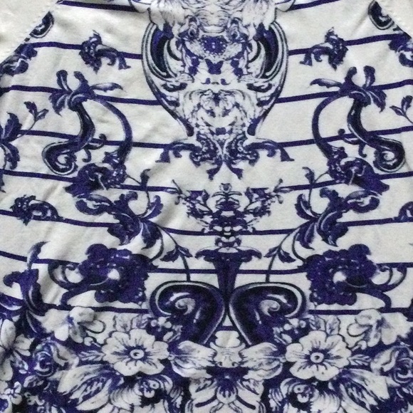 Gorgeous blue design sweater size L - Picture 4 of 9